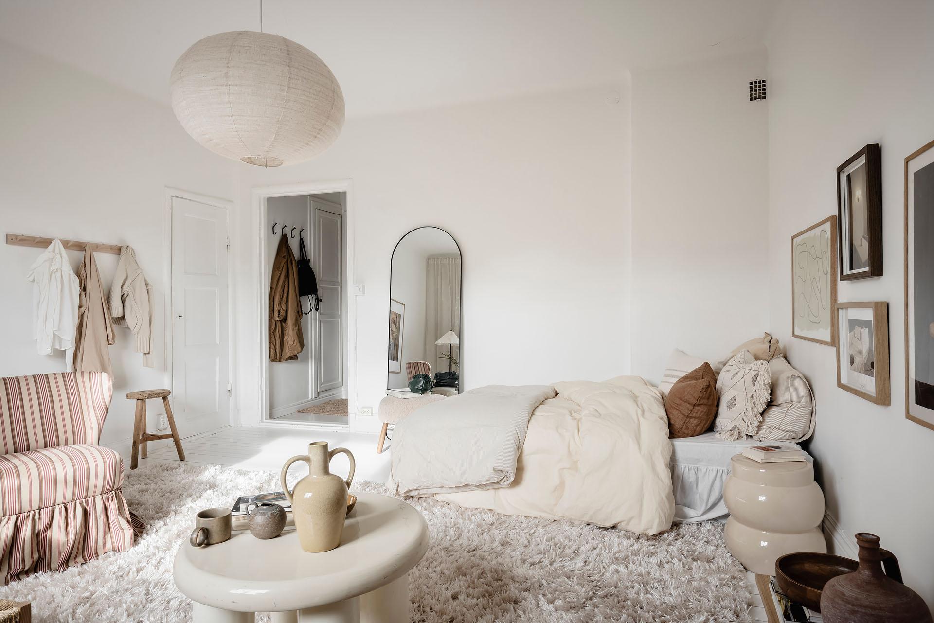 salon et coin chambre décoration scandinave blanche studio 27m2