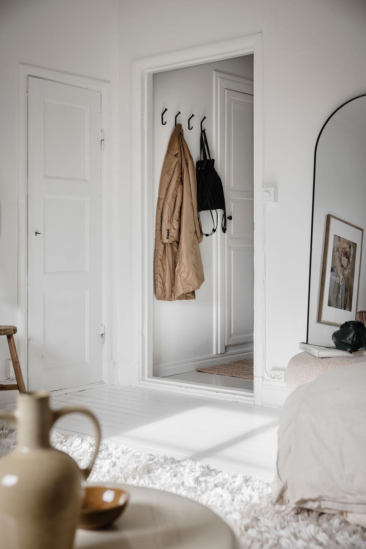 salon et coin chambre décoration scandinave blanche studio 27m2