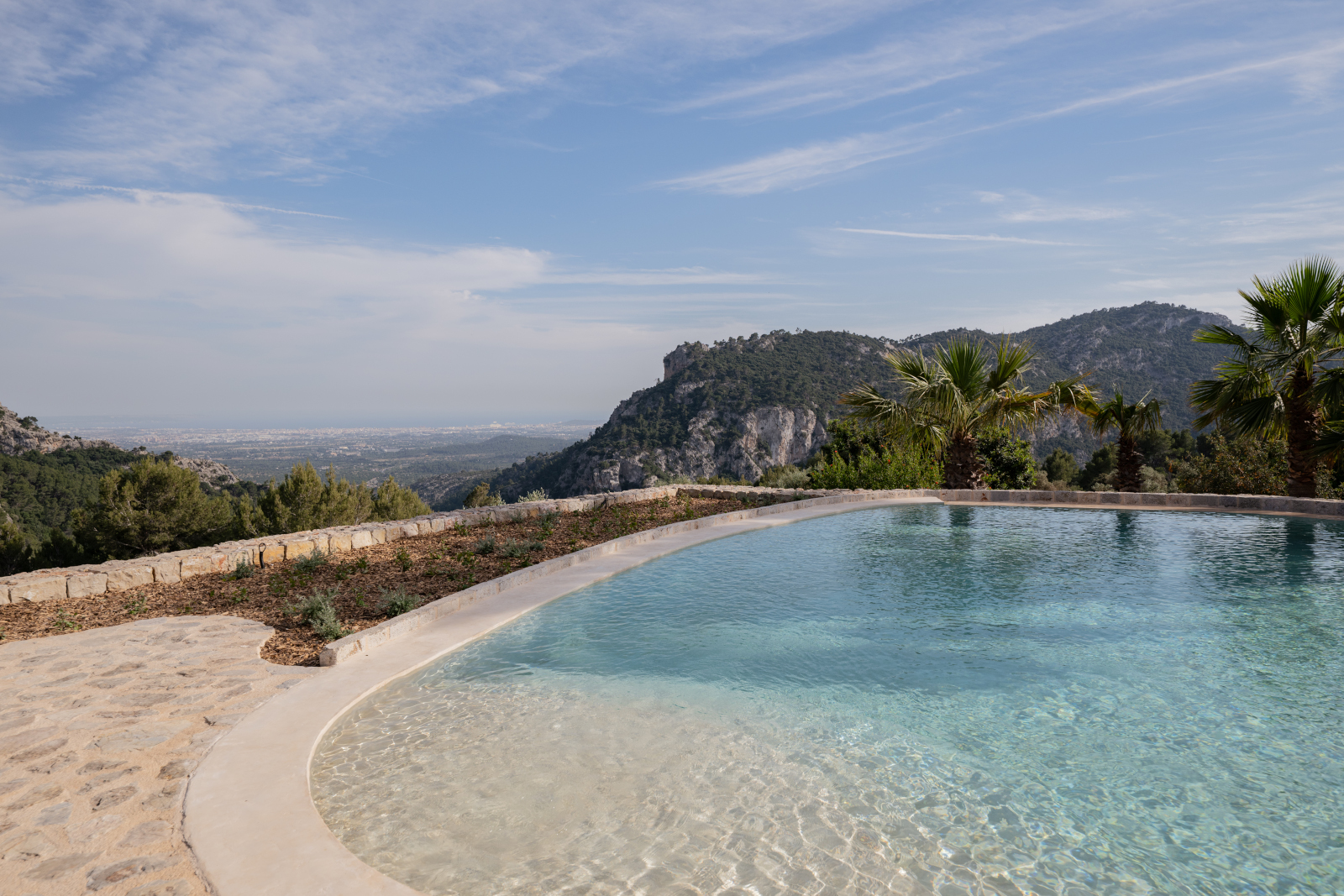 piscine maison en pierre Son Verí