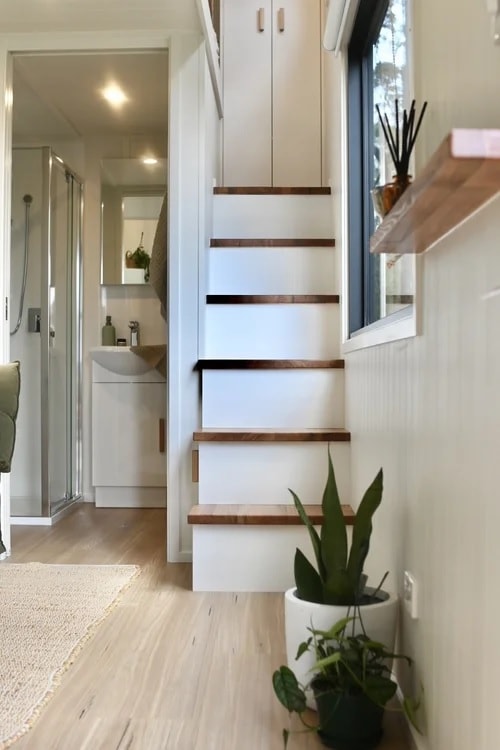 escalier pour mezzanine tiny house 17m2 Seven Two par Designer Eco Tiny Homes escalier pour mezzanine tiny house 17m2 Seven Two par Designer Eco Tiny Homes