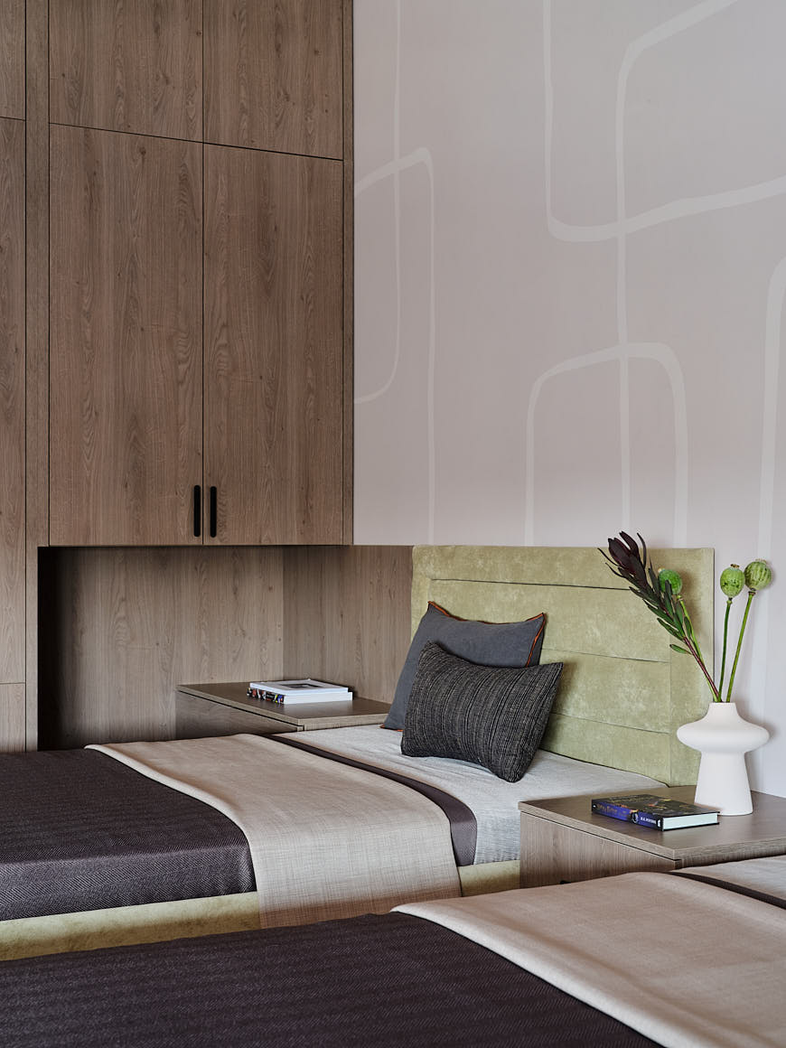 chambre masculine bois et vert à deux lits chambre masculine bois et vert à deux lits