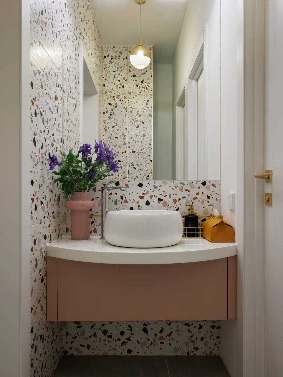 salle de bain murs carrelage terrazzo