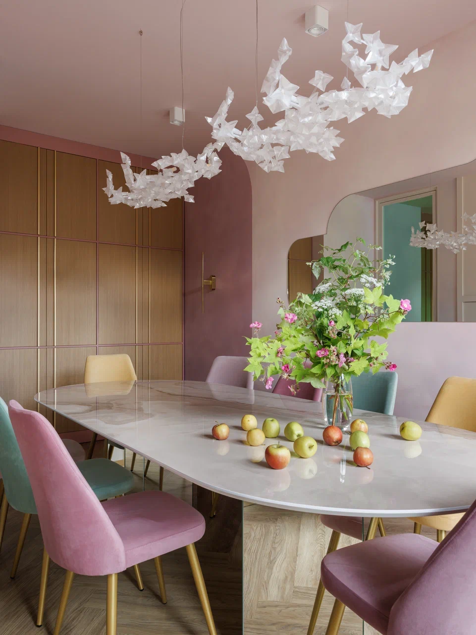 salle à manger décoration pastel