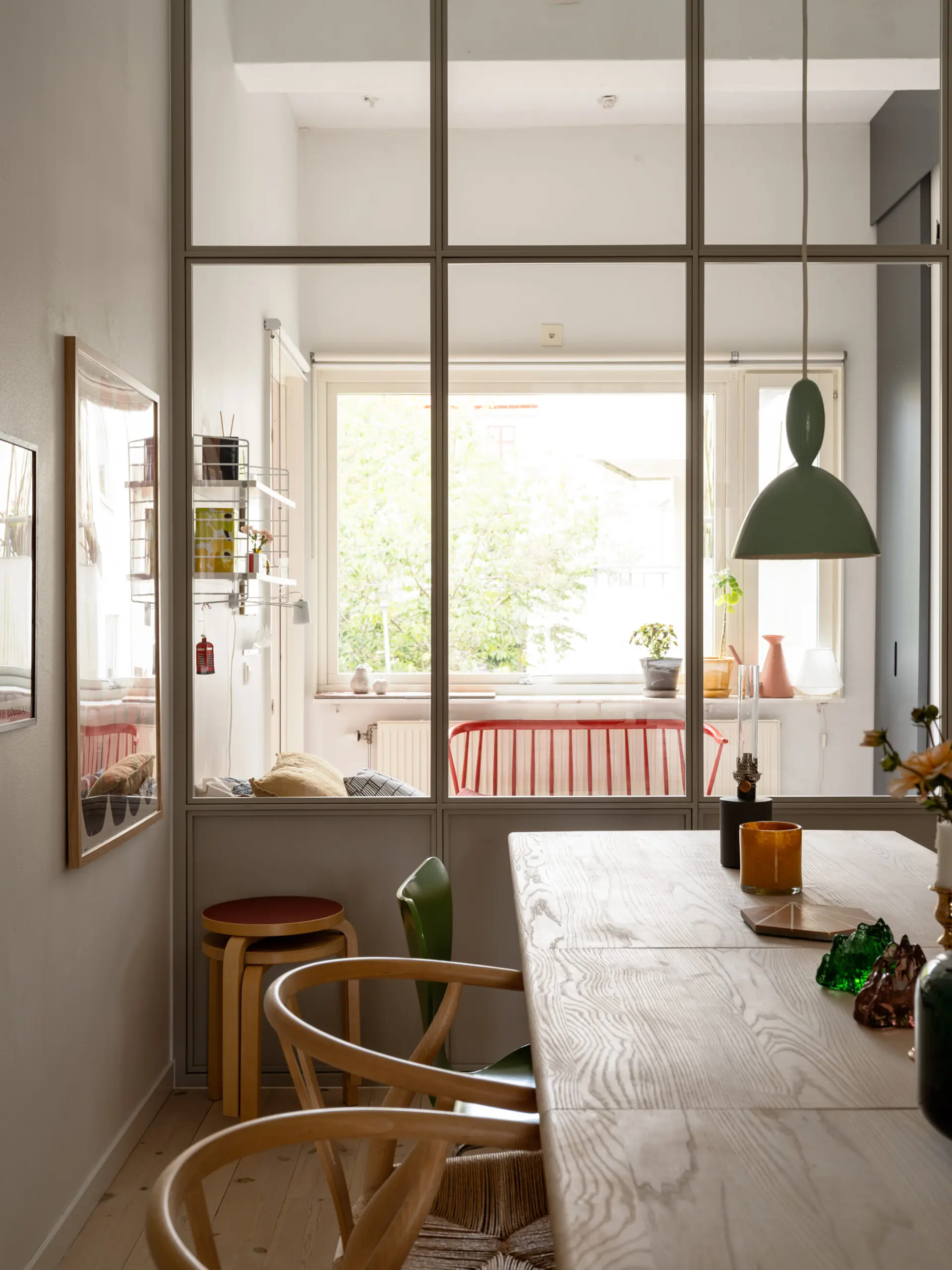 salle à manger avec verrière et chambre décoration scandinave