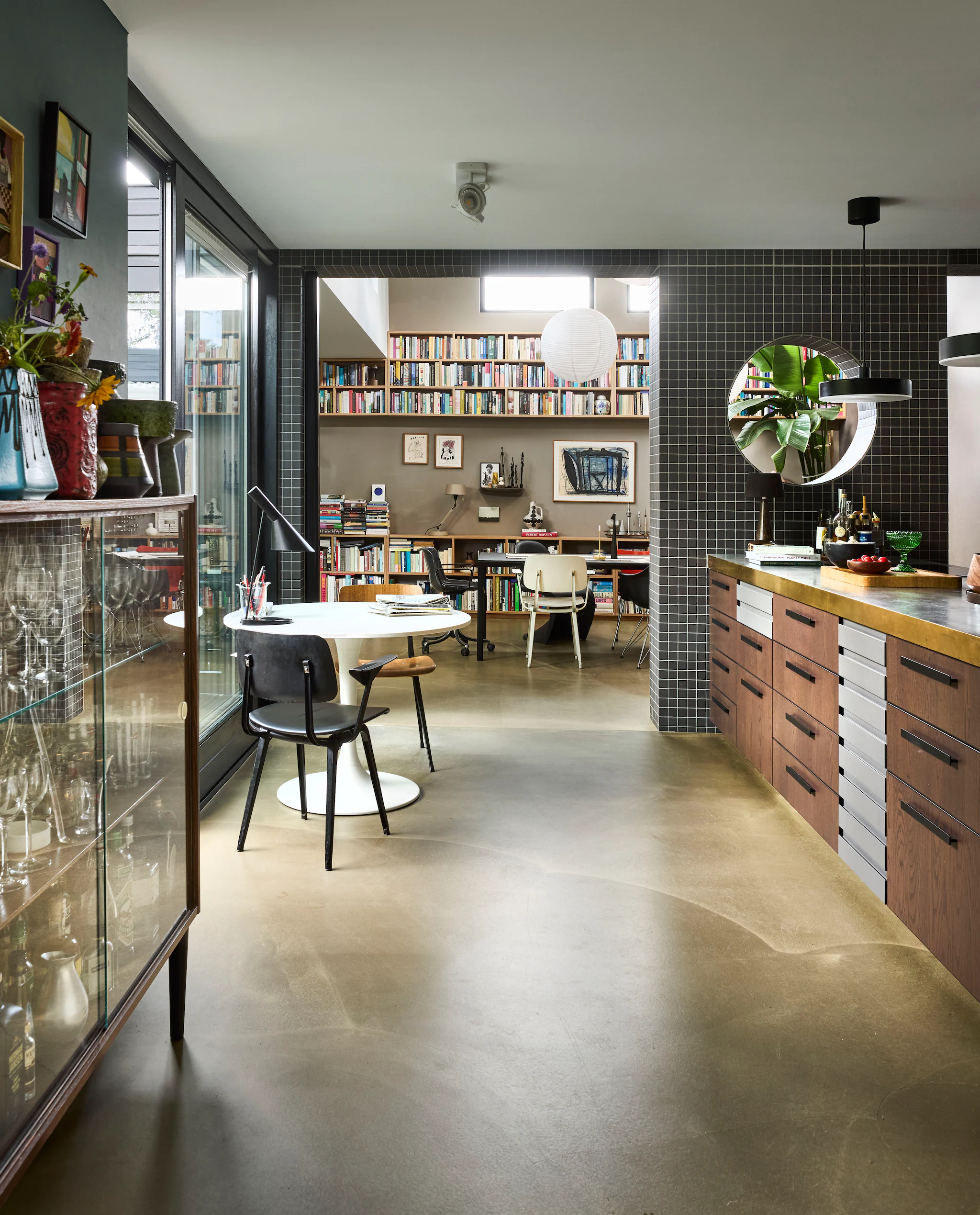 cuisine salle à manger sol béton ciré maison Pays-Bas décoration contemporaine et vintage cuisine salle à manger sol béton ciré maison Pays-Bas décoration contemporaine et vintage