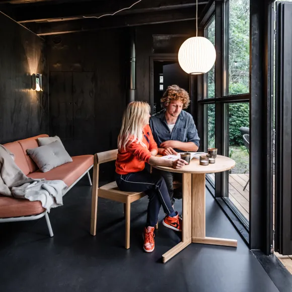 salon décoration design petite maison façade noire BushBox