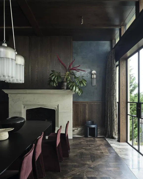 salle à manger avec cheminée classique décoration contemporaine