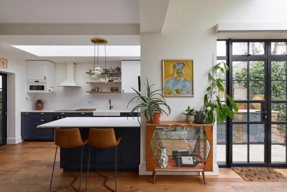 cuisine et salon appartement avec jardin Londres décoration contemporaine