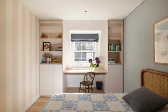 chambre classique maison victorienne rénovée Londres