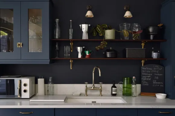 cuisine bleue shaker sur jardin maison victorienne décoration contemporaine