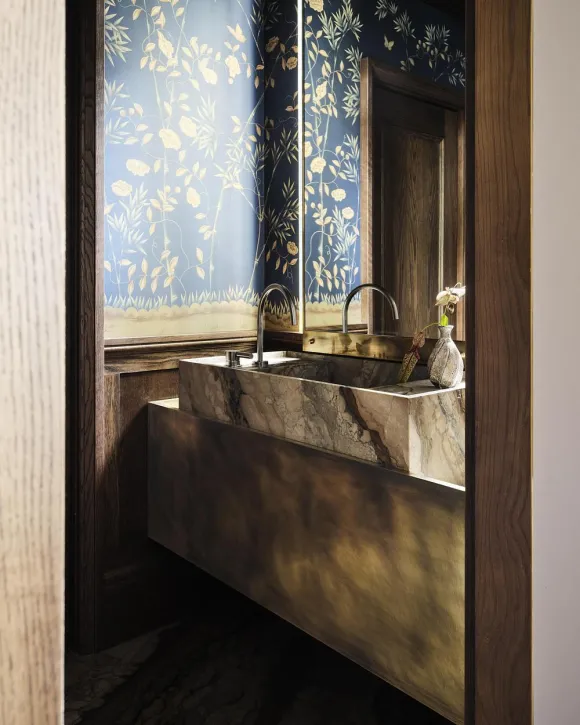 salle de bain marbre et papier-peint décoration contemporaine