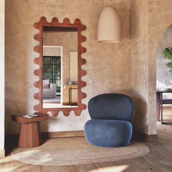 salon avec grand miroir bois 