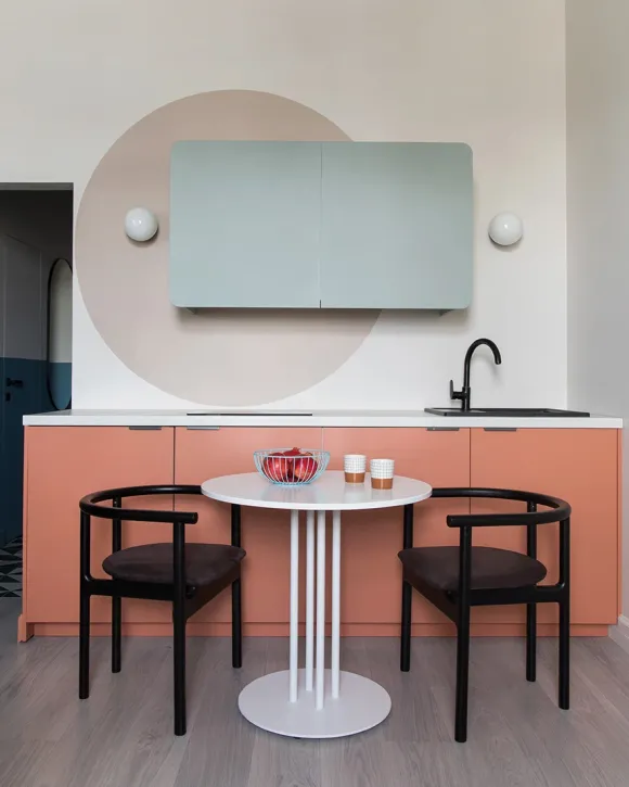 cuisine ouverte terracotta et bleue décoration contemporaine appartement de 35m2
