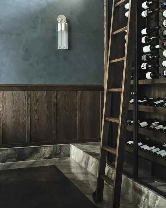 salle à manger avec cave à vin décoration contemporaine