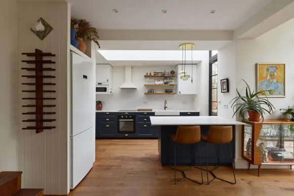 salon et cuisine shaker appartement avec jardin Londres décoration contemporaine