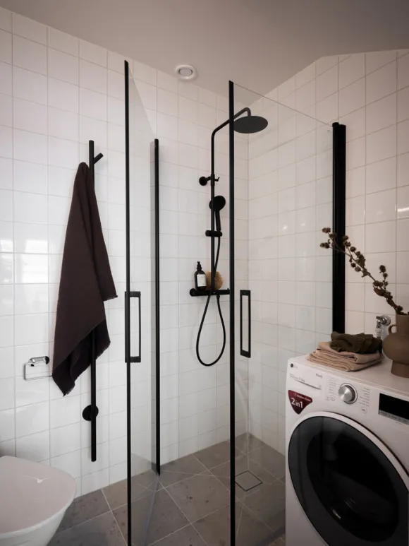 salle de bain blanche et grise