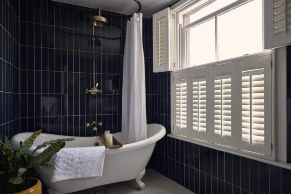 salle de bain grise rétro maison victorienne décoration contemporaine