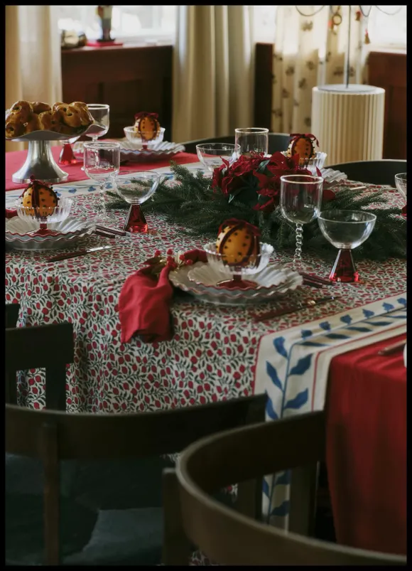 salle à manger décoration de Noël scandinave dans vieille maison en bois