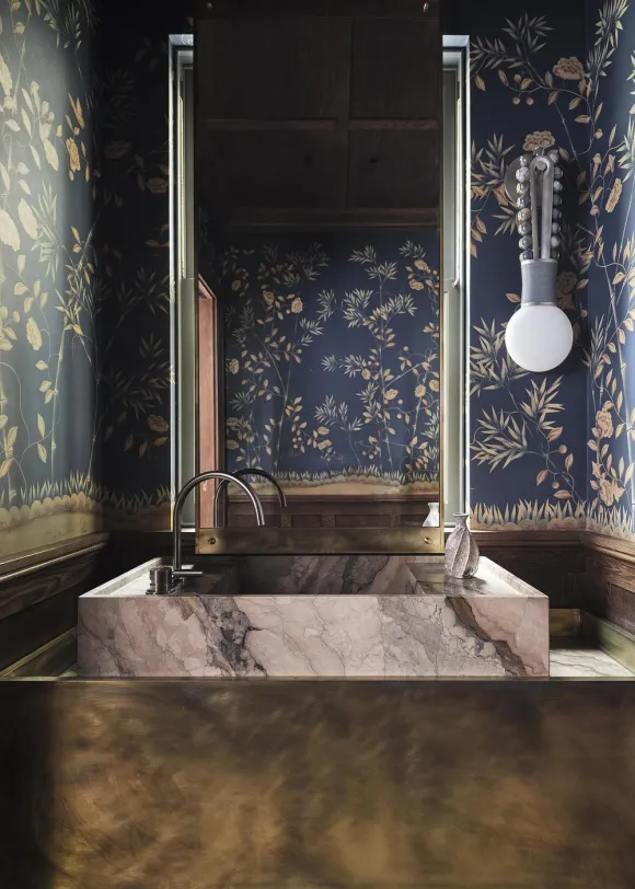 toilettes marbre et papier-peint décoration contemporaine