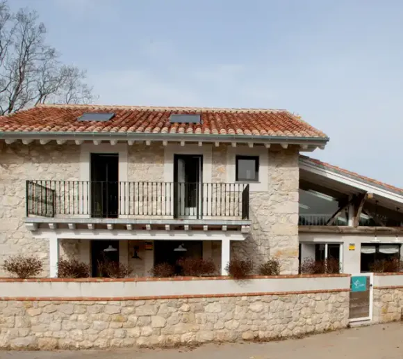 maison ancienne en pierres rénovée en Espagne