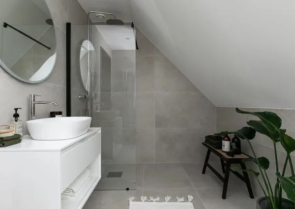 salle de bain design grise