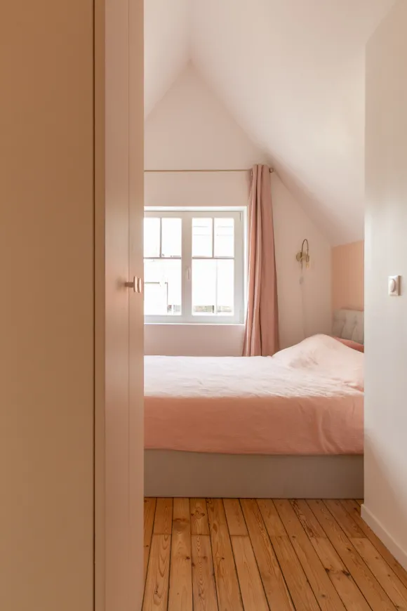 chambre mansardée sous combles maison rénovée Little Worker