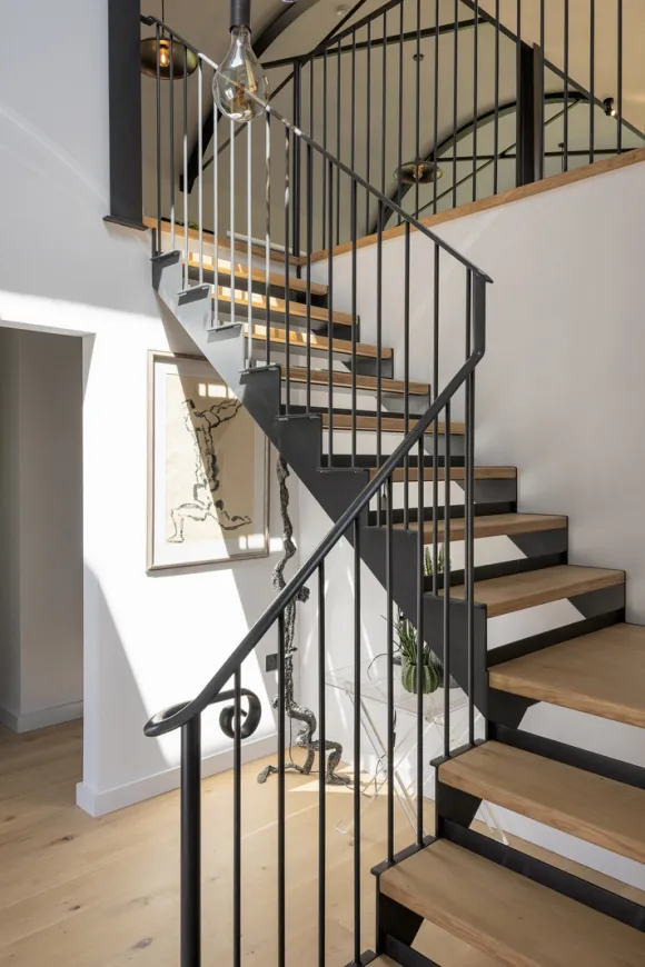 escalier bois et métal noir