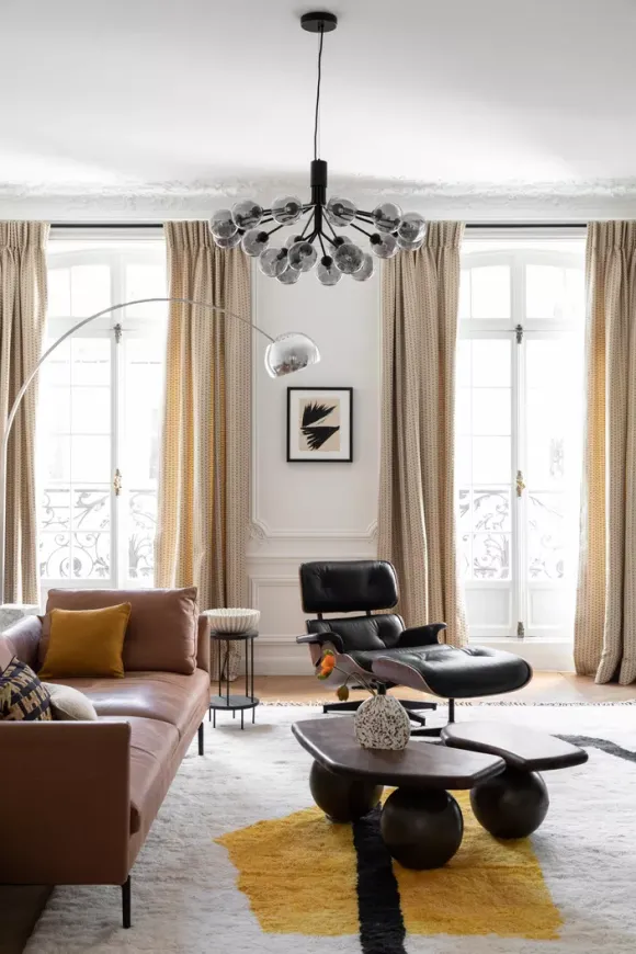 salon décoration design dans appartement haussmannien