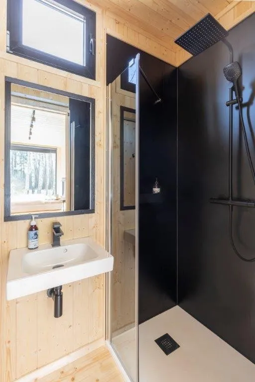 tiny house 15m2 Hidden Base par Tiny Smart House Polska