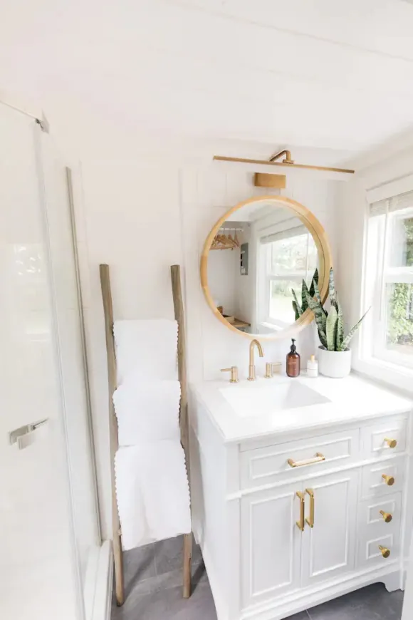 salle de bain blanche