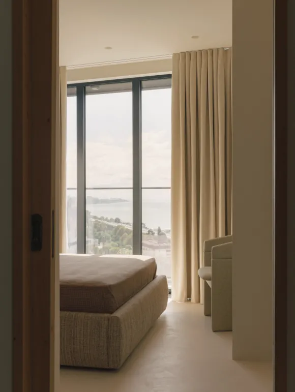 chambre face à la mer décoration contemporaine beige