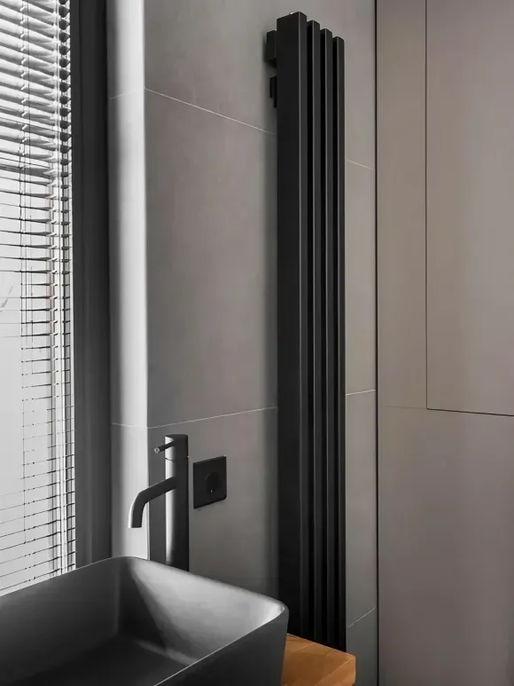 salle de bain décoration design grise petite maison miroir de 36m2