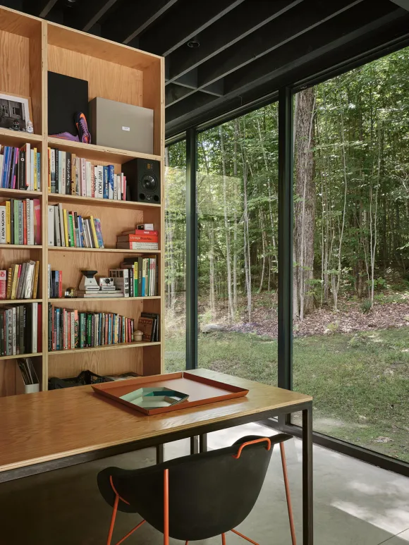 salle à manger avec bibliothèque maison en bois contemporaine décoration design