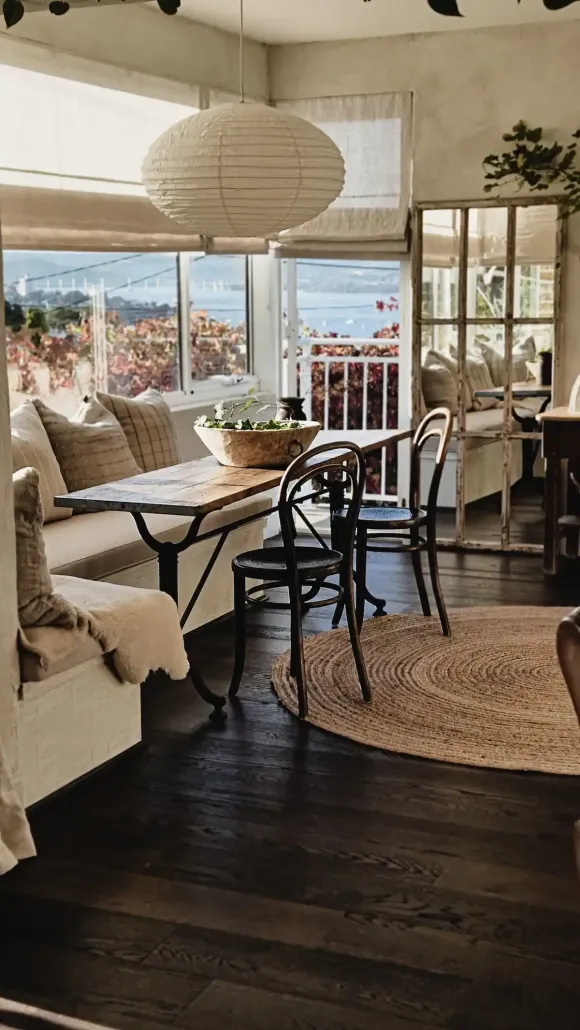 salle à manger rustique chic vue mer