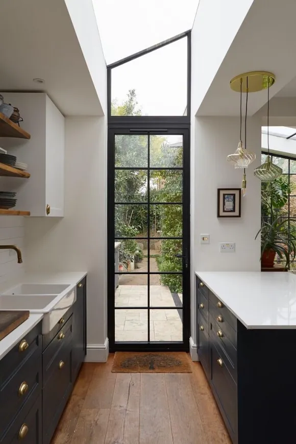 cuisine shaker appartement avec jardin Londres décoration contemporaine