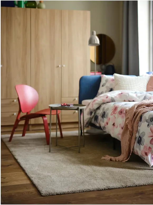salon avec tapis STOENSE IKEA