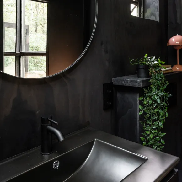 salle de bain design noire BushBox