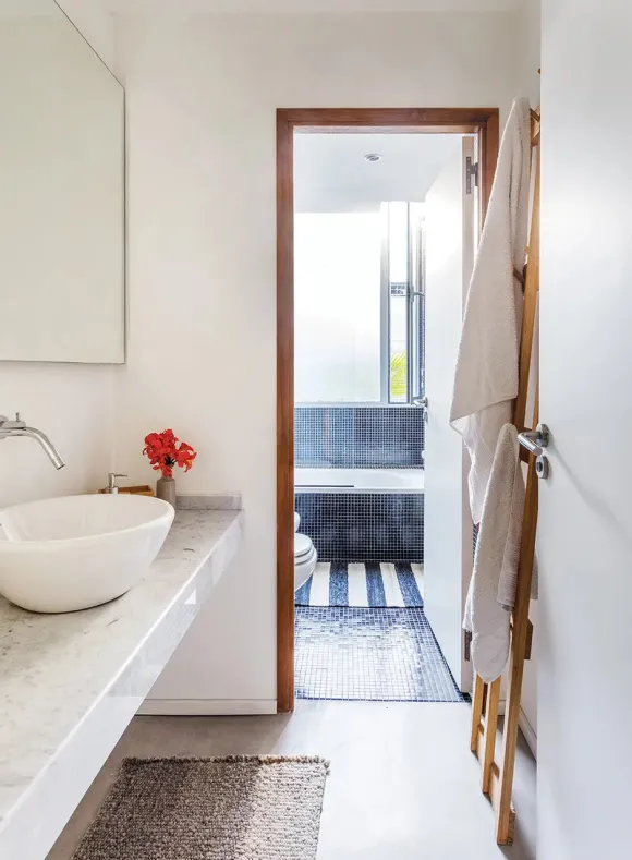 salle de bain bleue