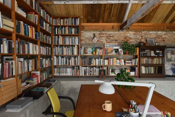 bureau décoration vintage grange rénovée en maison architecte The Old Byre Ile de Wight