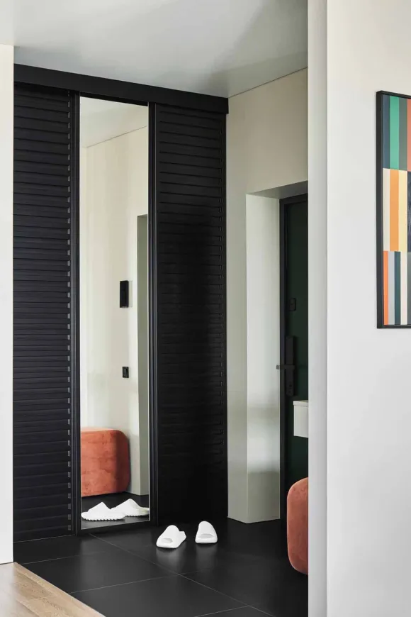 entrée avec pouf orange appartement 105m2 décoration contemporaine