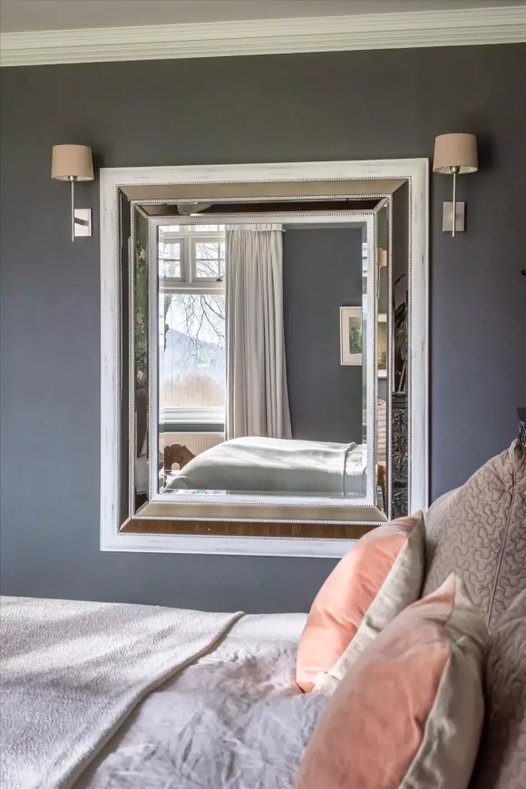 chambre mur gris violet