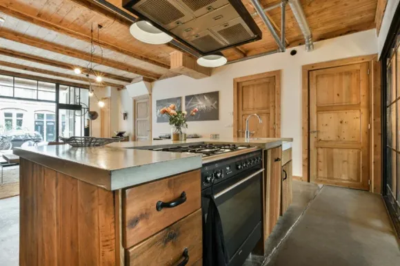 cuisine ouverte bois sol béton ciré