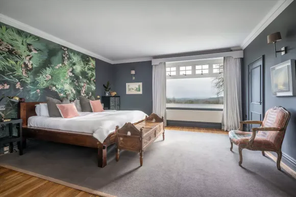 chambre avec papier-peint panoramique décoration contemporaine colorée