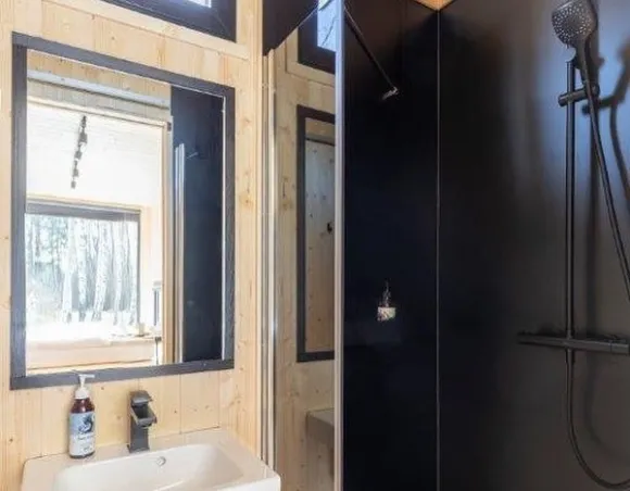 tiny house 15m2 Hidden Base par Tiny Smart House Polska