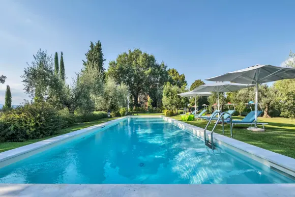 piscine maison en pierres Toscane Italie