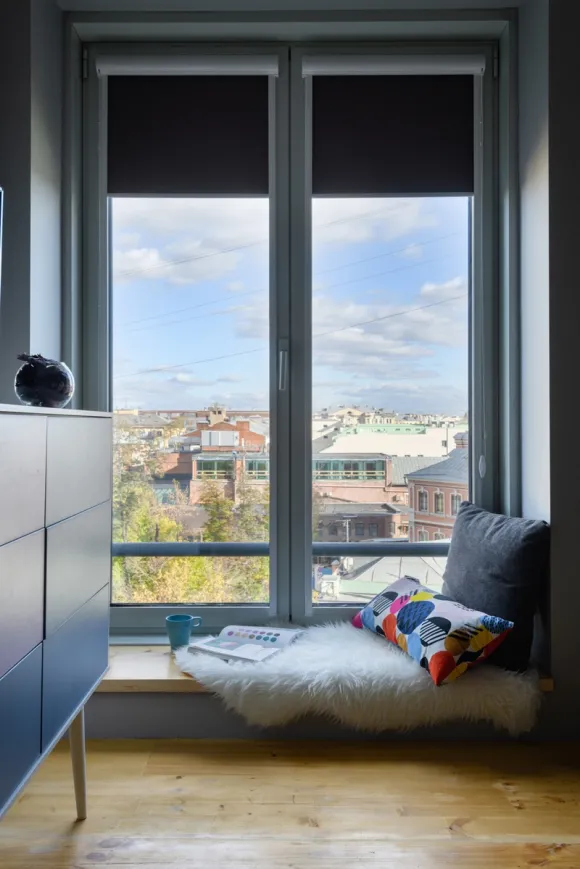 salon studio 18m2 avec estrade podium décoration moderne