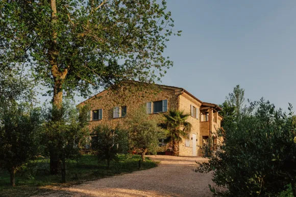 maison en pierres Italie avec piscine rénovée dans les Marches