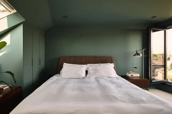 chambre murs et plafond vert maison victorienne décoration contemporaine