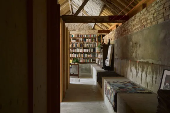 couloir banc en béton