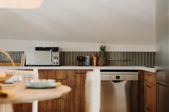 cuisine équipée contemporaine en bois